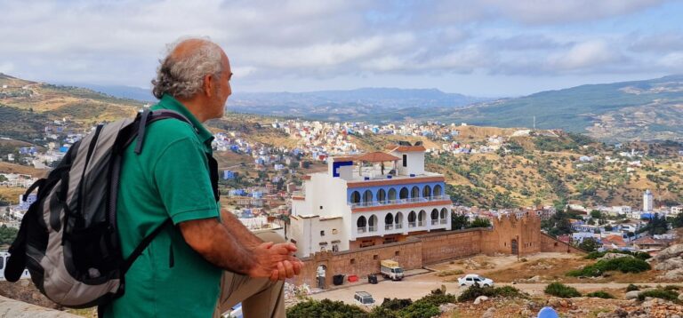 من ادب المهجر عيناك