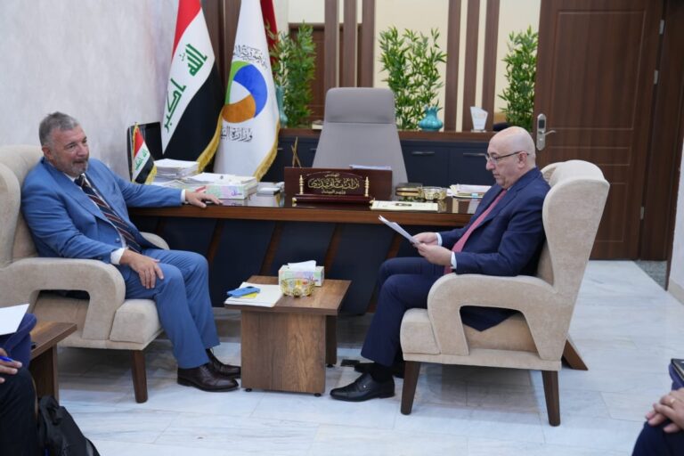 وزير البيئة يبحث مع البنك الدولي دعم مجموعة من مشاريع التحسين البيئي