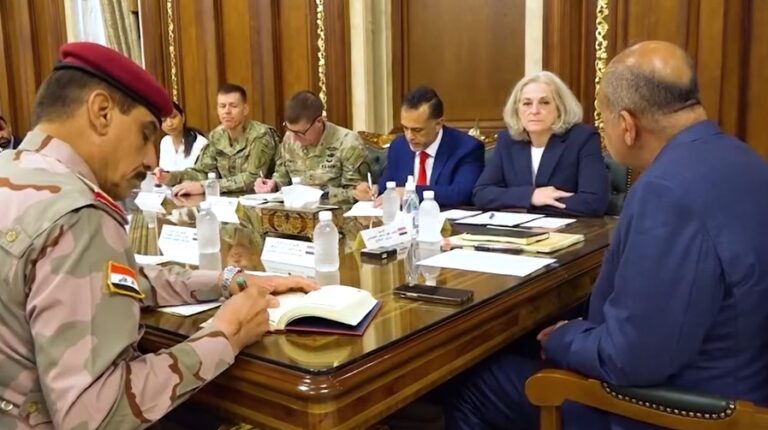 وزير الدفاع يلتقي السفيرة الأمريكية في العراق وقائد التحالف الدولي