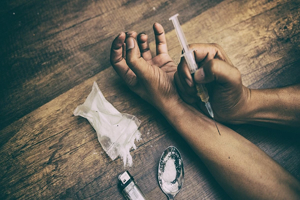 ناقوس خطر يدق .. المؤثرات العقلية تجرف الشباب الى الهاوية