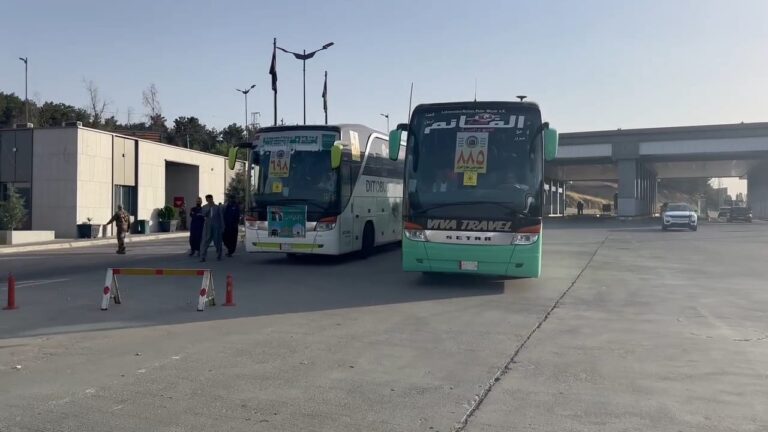 أول قافلة حجاج تصل السليمانية عن طريق البر