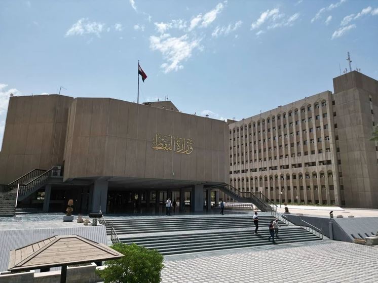 نائب يعلن استحصال الموافقة على تثبيت عقود وزارة النفط