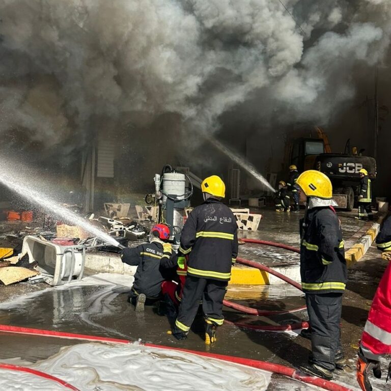 الدفاع المدني تحكم سيطرتها على حريق وسط بغداد وتعثر على 4 جثث