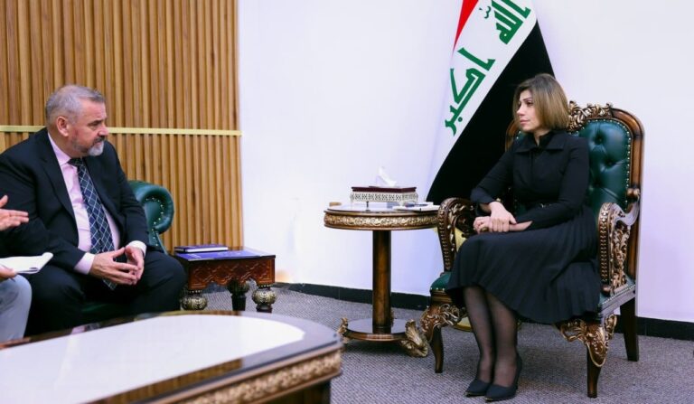 العراق والاتحاد الاوروبي يبحثان ملف النزوح وبرامج الاندماج والاستقرار ما بعد العودة