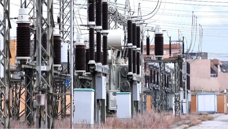 الكهرباء .. حلول ترقيعية لأزمة مزمنة