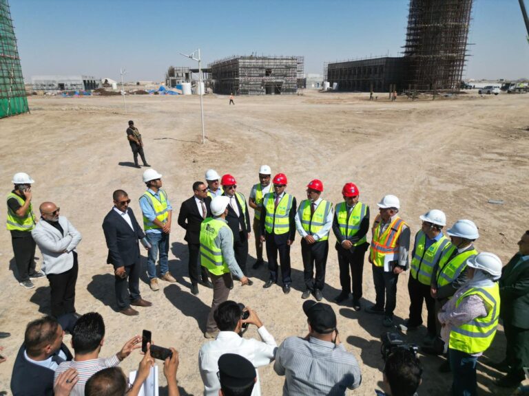 النقل: نحرص على اعتماد أرقى المواصفات والمعايير الدولية في مشروع مطار الناصرية الدولي