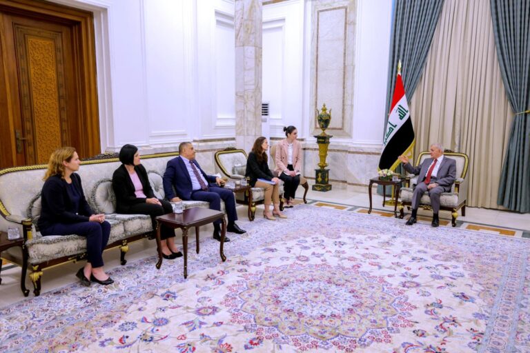 رئيس الجمهورية يؤكد لفريق أممي أهمية التحقيق بجرائم النظام السابق