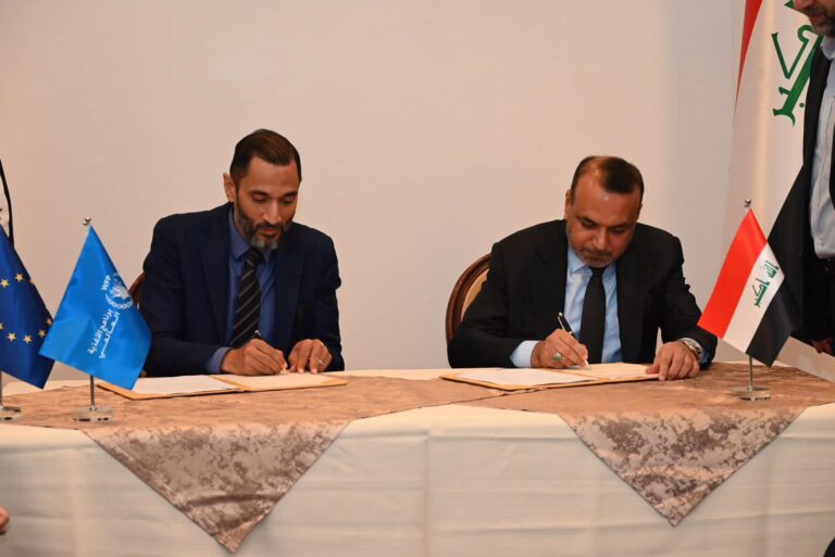 العراق و”الأغذية العالمي” يوقعان وثيقة تعاون لتمكين مستفيدي الحماية الاجتماعية