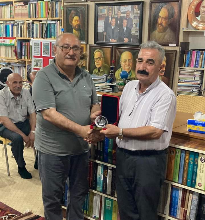 مكتبة كاريز الثقافي تستضيف الكاتب و الباحث سمكو بهروز