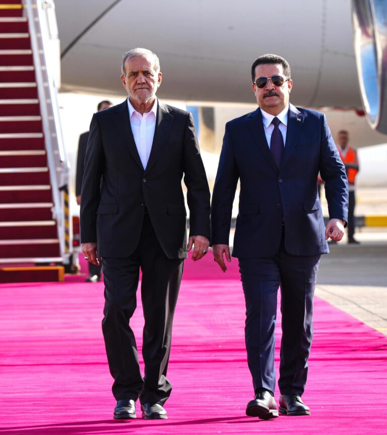 السوداني يستقبل الرئيس الإيراني في مطار بغداد