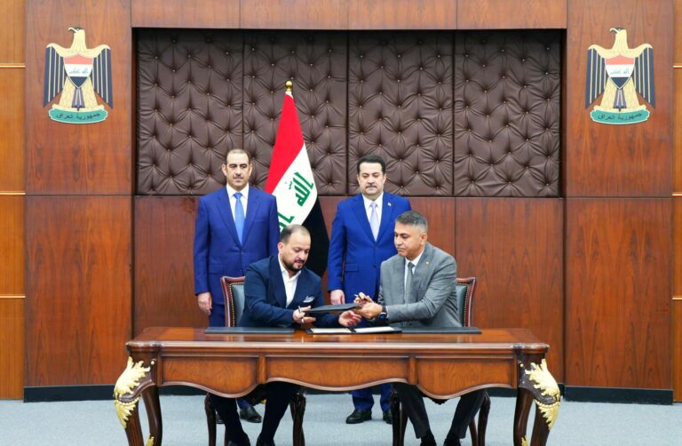 رئيس الوزراء يرعى مراسم توقيع 3 عقود لمشاريع صناعية