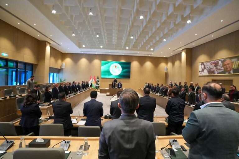 مخرجات اجتماع قيادة الاتحاد الوطني.. استعادة الثقل والتزام بتوطين الرواتب