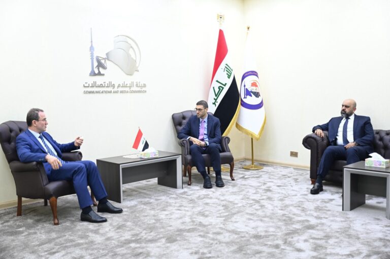 رئيس هيئة الإعلام يبحث مع السفير الروسي تعزيز التعاون الإعلامي