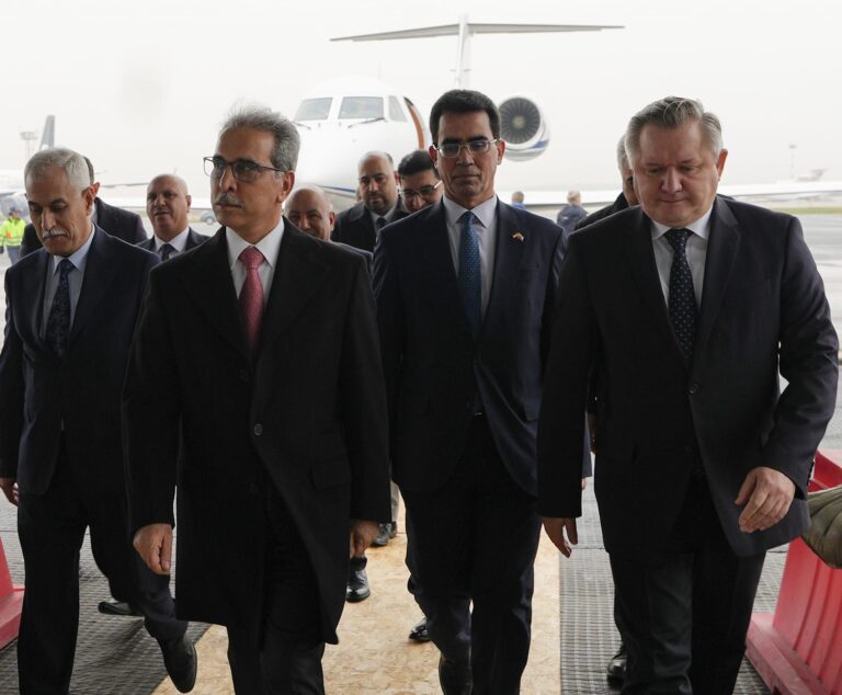 لتعزيز التعاون القضائي بين البلدين.. رئيس مجلس القضاء يصل موسكو