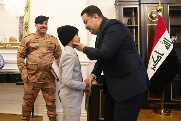 رئيس الوزراء يوجه بمعالجة طفل يتيم من ضحايا الإرهاب