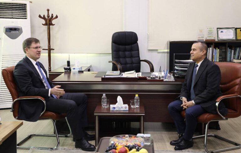 لطيف نيرويي يستقبل القنصل الروسي.. استعراض العلاقات محور اللقاء