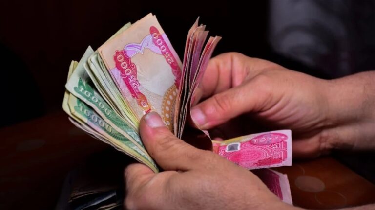 العمل:البدء بصرف منحة طلبة الجامعات للثلاثة أشهر الماضية