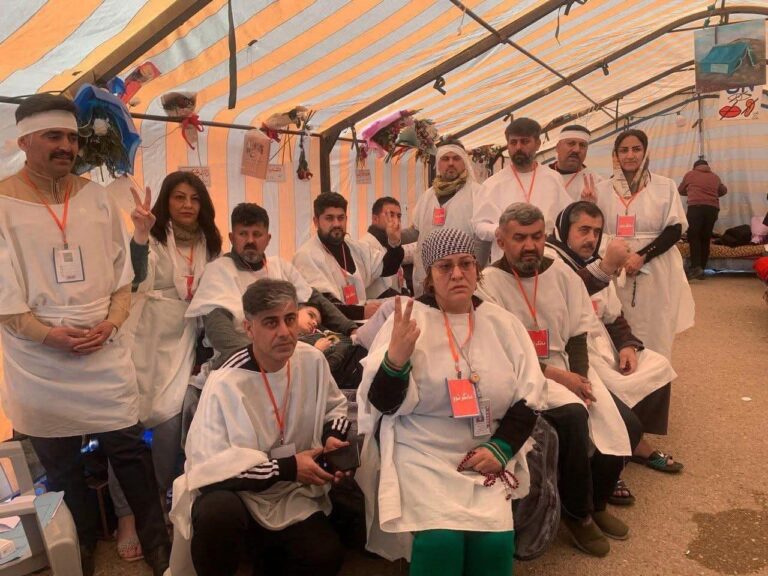 معلمو السليمانية المعتصمون يعلّقون اضرابهم عن الطعام تلبية للمطالب الشعبية