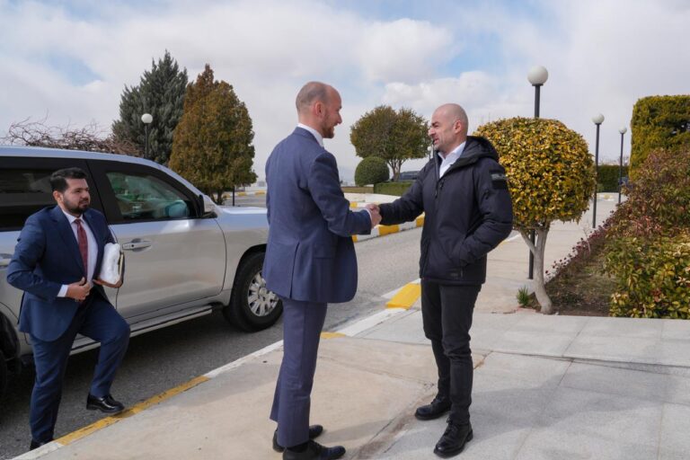 طالباني يحث هولندا على توسيع الاستثمارات في الإقليم