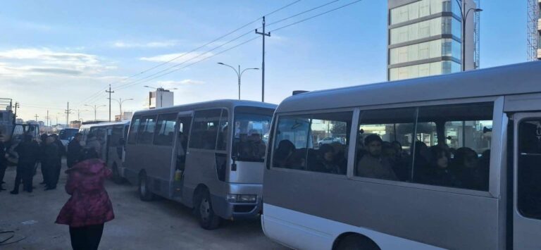 معلمو وموظفو السليمانية المحتجون ينقلون مطالبهم الى أربيل