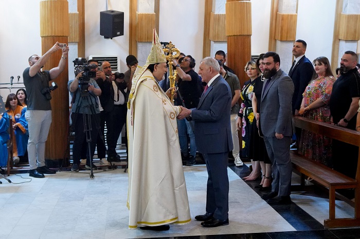 رئيس الجمهورية يحضر قداس عيد القيامة المجيد في كنيسة النجاة