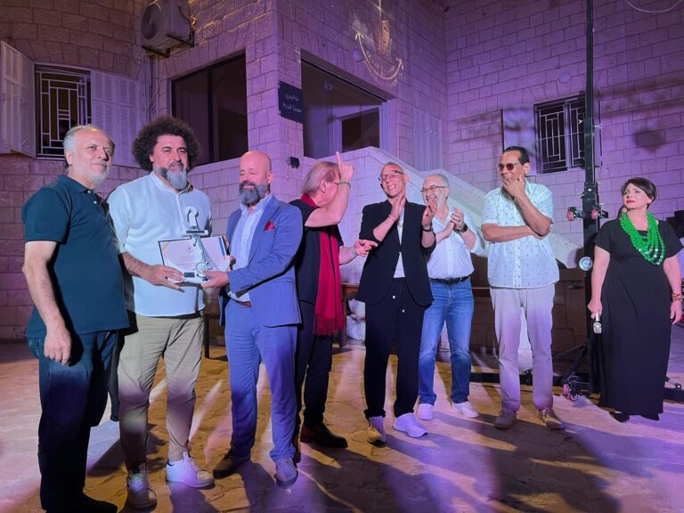 مونودراما (نبات) يفوز بجائزة أفضل سينوغرافيا ومخرج في مهرجان الرحالة الدولي بالأردن