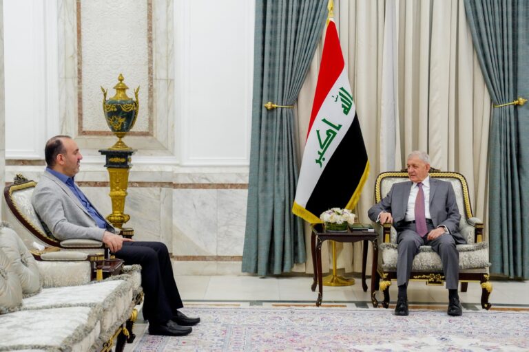 رئيس الجمهورية يستقبل رئيس كتلة دولة القانون النيابية ويؤكدان أهمية تعزيز التوافق الوطني