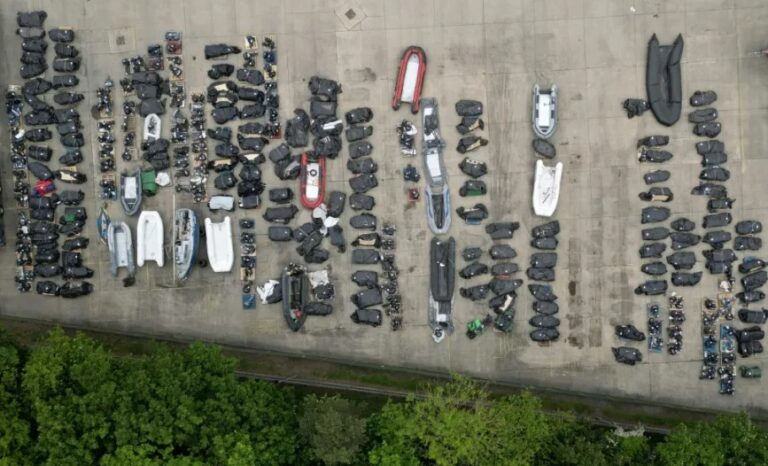 لندن تبدأ بتنفيذ اتفاقها مع باريس باحتجاز وترحيل المهاجرين غير الشرعيين