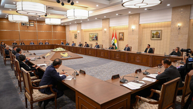 مجلس الوزراء يناقش الإيرادات الداخلية واستئناف تصدير النفط