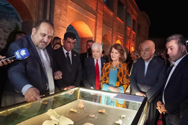 بحضور السيدة الأولى إنجاز المرحلة الأولى من عمليات الحفر والتنقيب في مشروع آثار سراي السليمانية