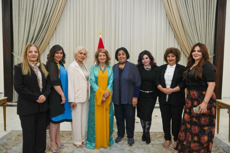 السيدة الأولى تلتقي نخبة من الفنانين العراقيين وتدعو إلى تعزيز الهوية الثقافية عبر الأعمال المحلية