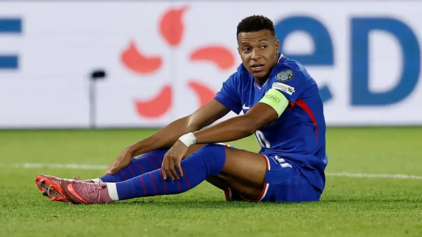 في ليلة تألقه.. إصابة جديدة تضرب مبابي مع فرنسا