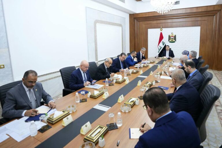 السوداني يؤكد ضرورة تعظيم الإيرادات وحصر تصدير المنتجات النفطية بسومو