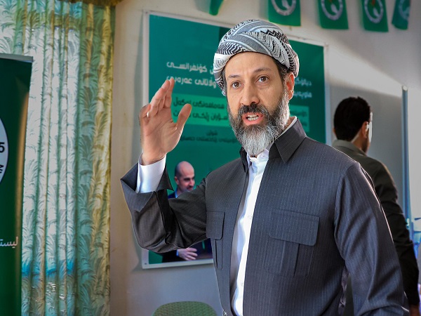 الحملة الانتخابية في أربيل (رمزية اليشماغ الكوردي لقوباد طالباني)