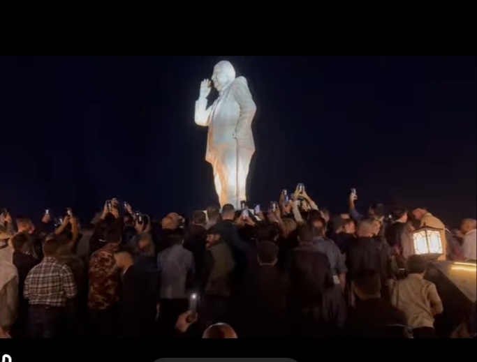 كركوك .. إزاحة الستار عن تمثال الرئيس الراحل مام جلال طالباني