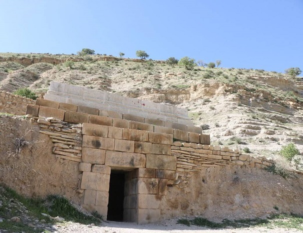 آثار كوردية..طاق (شيرين وفرهاد) في مدينة ايوان ، 224م ـ 651م