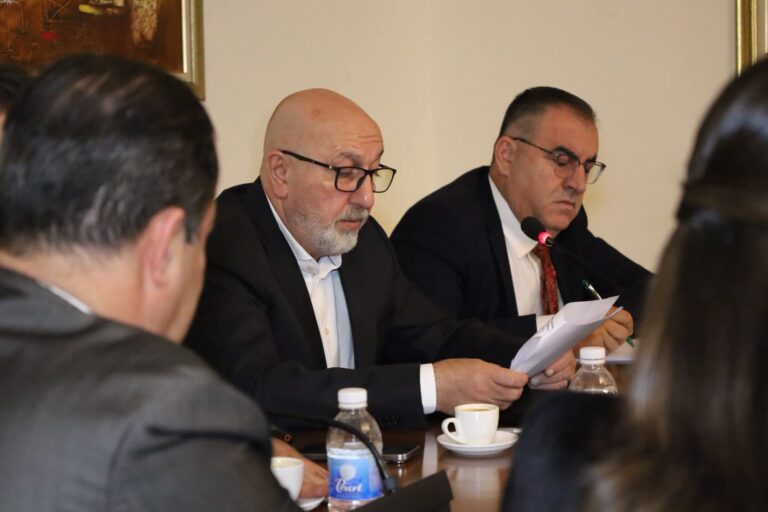 نزار ئاميدي يجتمع مع الفريق الحكومي للاتحاد الوطني الكوردستاني في بغداد