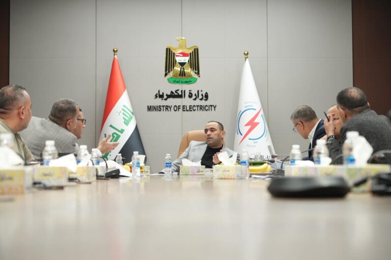 وزير الكهرباء يوجه بالإسراع بحسم مشاريع الطاقة استعداداً لصيف 2026