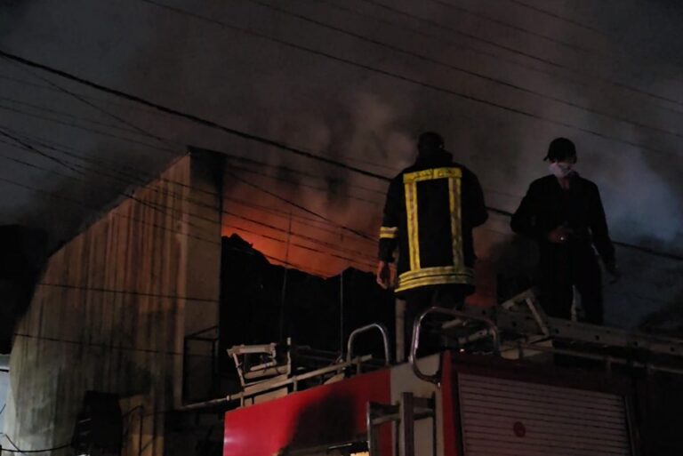 حريق يلتهم مخزناً لبيع الدراجات النارية في كربلاء