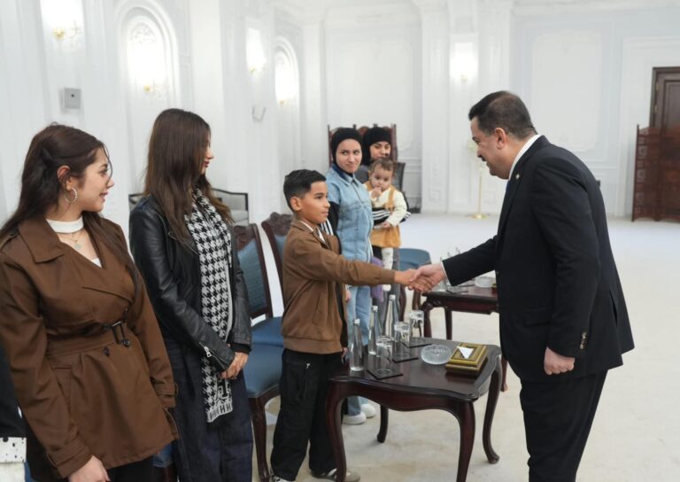 السوداني يلتقي عدداً من عوائل شهداء القوات المسلحة