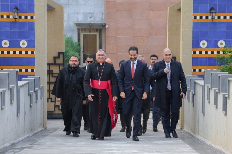 طالباني يزور كنيسة مار يوسف في عينكاوه بأربيل