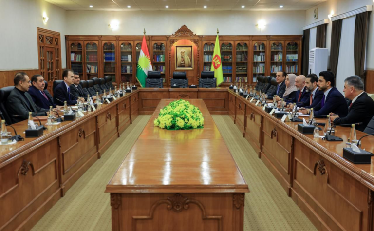 الاتحاد الوطني والحزب الديمقراطي يناقشان تشكيل الحكومة