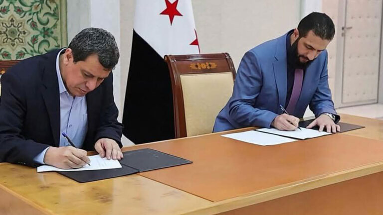 اتصال هاتفي بين عبدي والشرع ولقاء مرتقب يجمعهما مع مبعوث ترامب