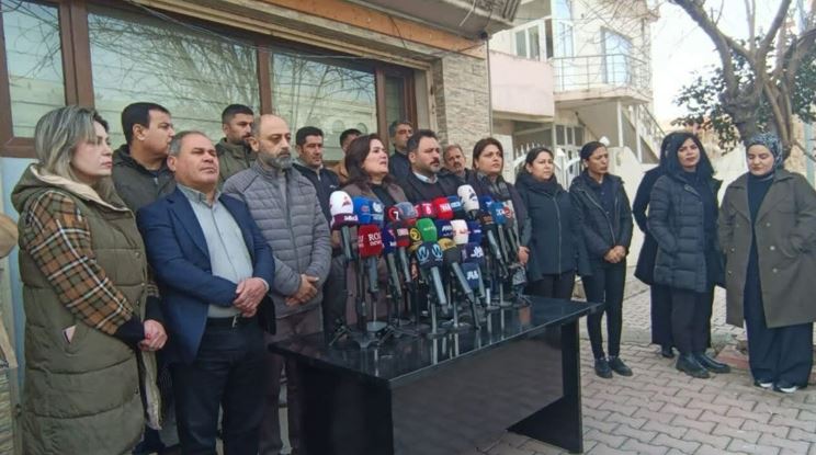 ممثليات روجآفا تدعو لتحرك سياسي وجماهير دعما لـ”قسد”