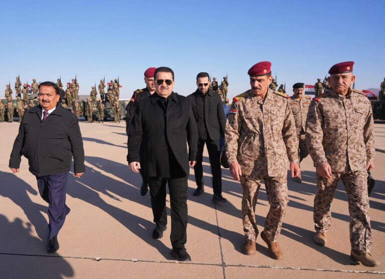 السوداني يصل قاعدة عين الأسد بعد أيام على تسلّمها من التحالف الدولي