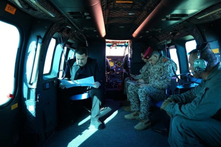 السوداني يستطلع جوياً الشريط الحدودي العراقي السوري