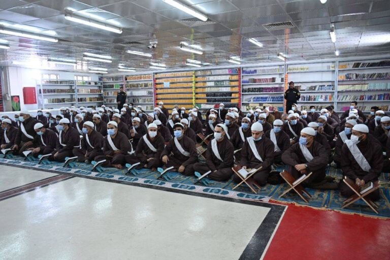 سجن بابل المركزي يحتفل باليوم الوطني للقرآن الكريم ويخرّج 100 حافظ من نزلائه