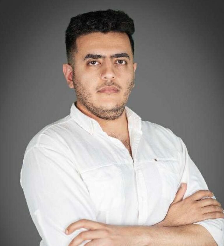 الساعة والهلال: مقامرة ترامب في عشرة أيام