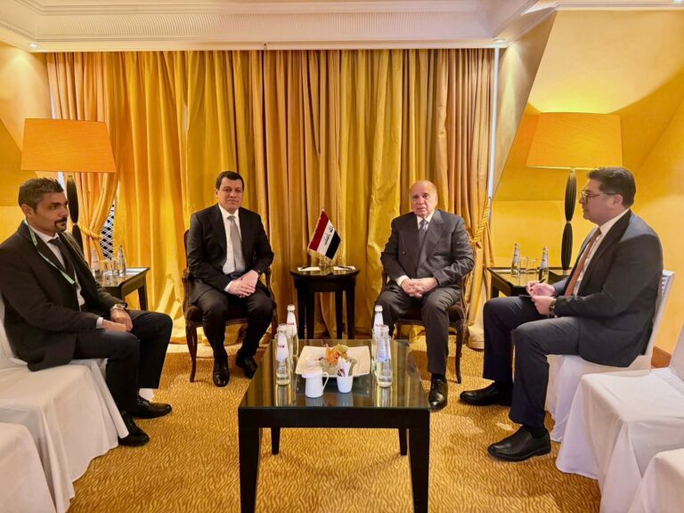 وزير الخارجية وقائد قسد يؤكدان أهمية حفظ الأمن والاستقرار في المنطقة ومنع أي تصعيد