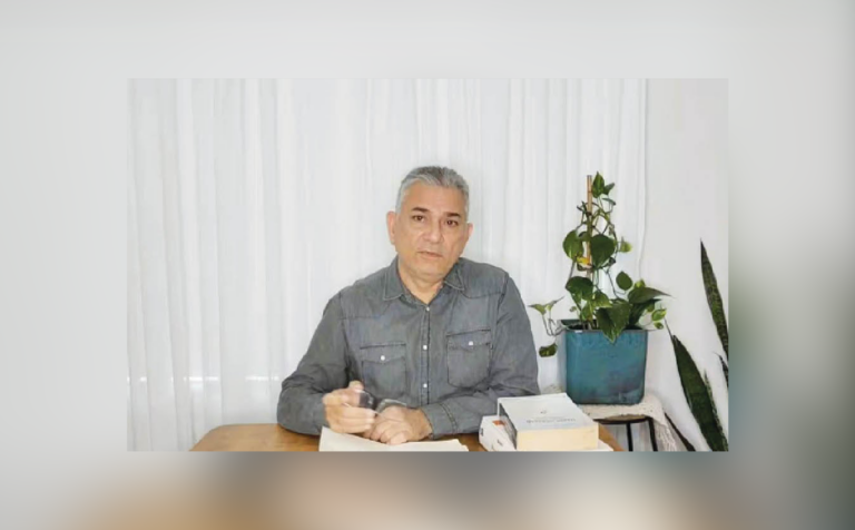 عبد الخالق كيطان والنوم في محطة الباص